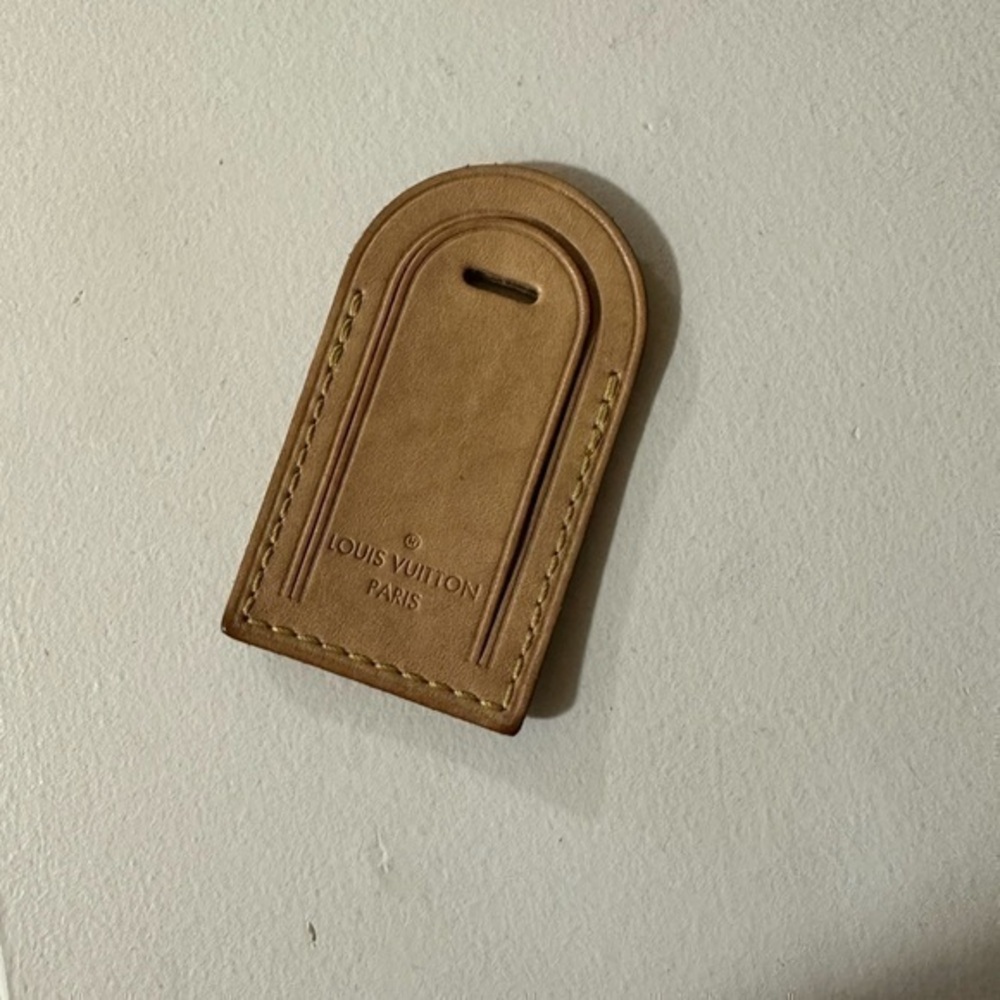Louis Vuitton luggage tag with NO BELT STRAP vachetta leather in color